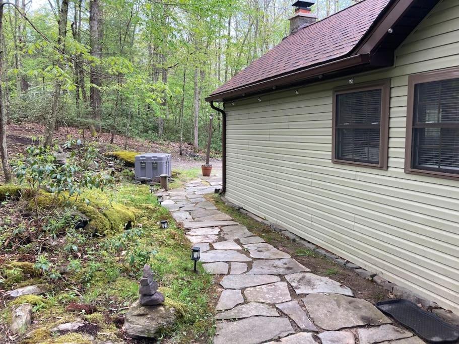 Peaceful Seasonal Wooded Cottage Close To Everything Tafton Exterior photo