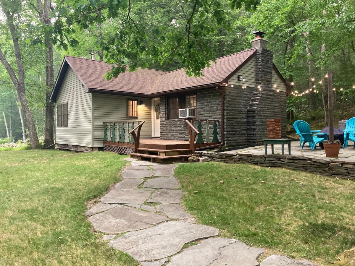 Peaceful Seasonal Wooded Cottage Close To Everything Tafton Exterior photo